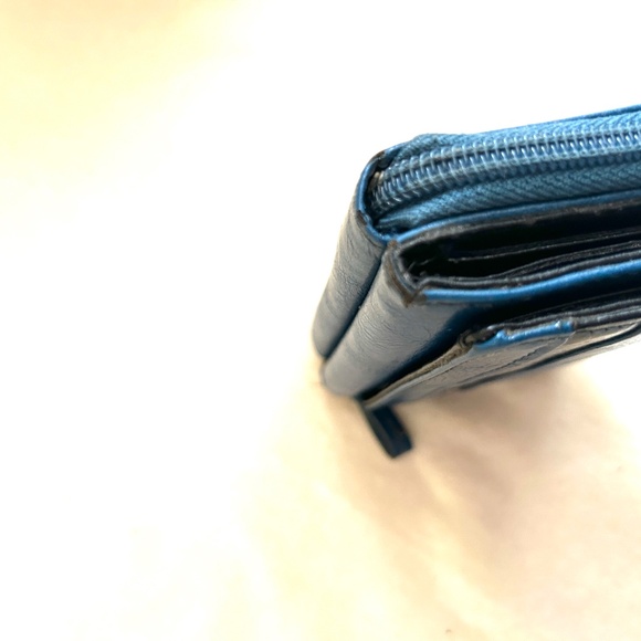 ROOTS Blue/Black Wallet - Picture 6 of 6